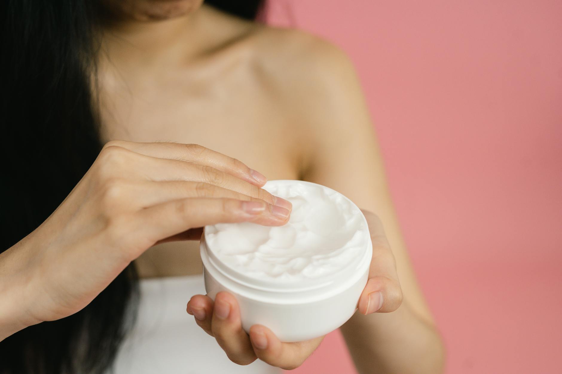 Meilleure crème contour yeux avis : repères dermatologiques