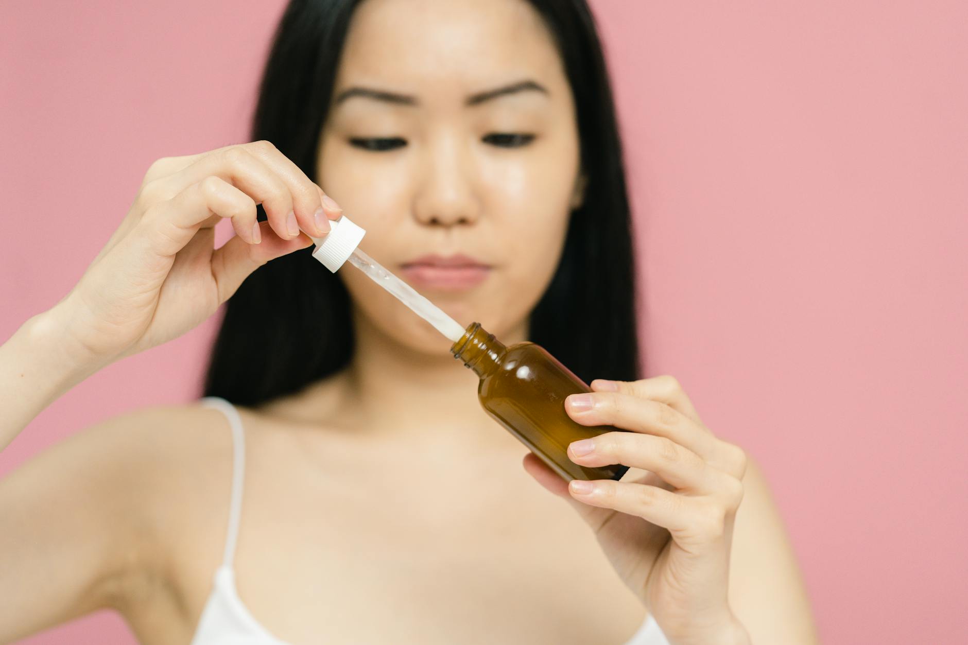 Flacon de sérum à l'acide hyaluronique avec pipette